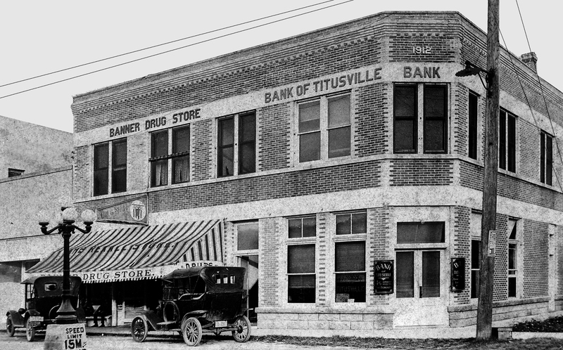 Early 20th century view of the Spell Building with enlarged Banner Drugstore